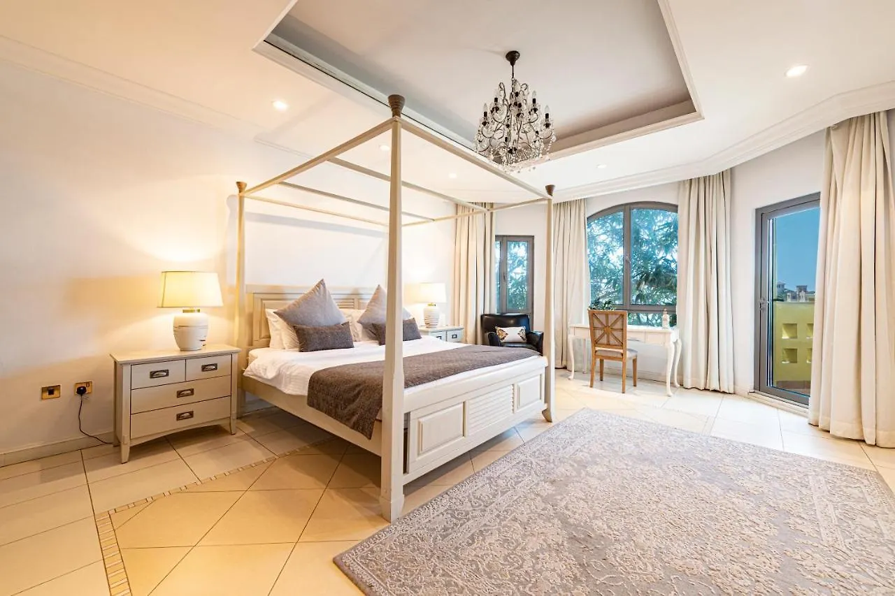 Palm Jumeirah Beachfront Private Pool Villa 5 Bedroom & 1 Maids Room With Access To Beach Dubai