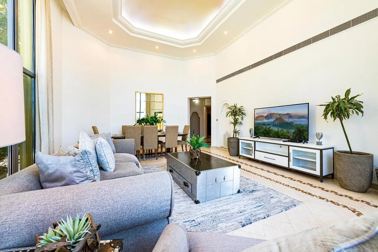 Palm Jumeirah Beachfront Private Pool Villa 5 Bedroom & 1 Maids Room With Access To Beach Dubai United Arab Emirates