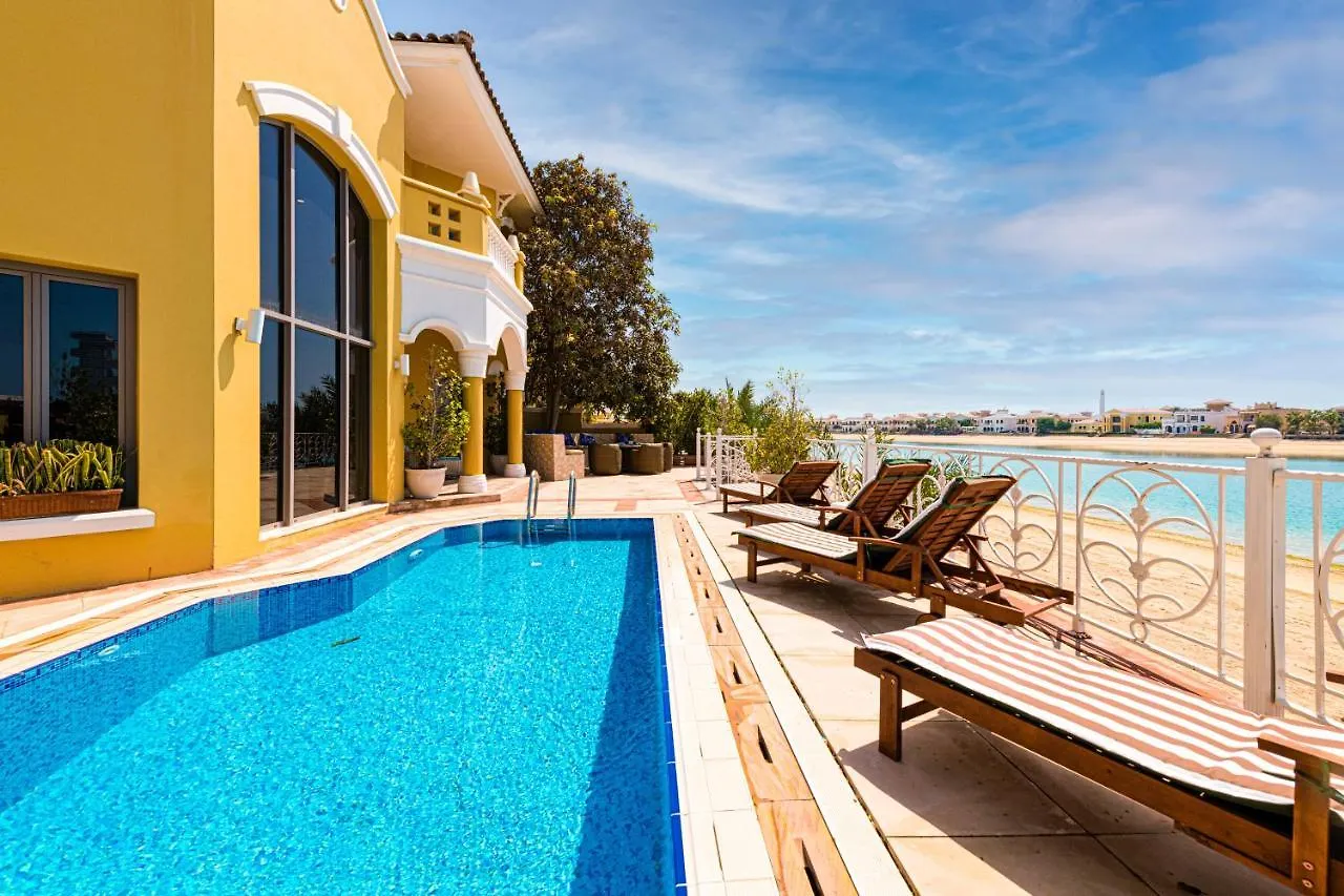 Palm Jumeirah Beachfront Private Pool Villa 5 Bedroom & 1 Maids Room With Access To Beach location