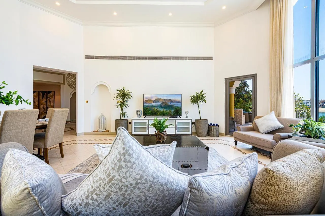 Palm Jumeirah Beachfront Private Pool Villa 5 Bedroom & 1 Maids Room With Access To Beach Dubai