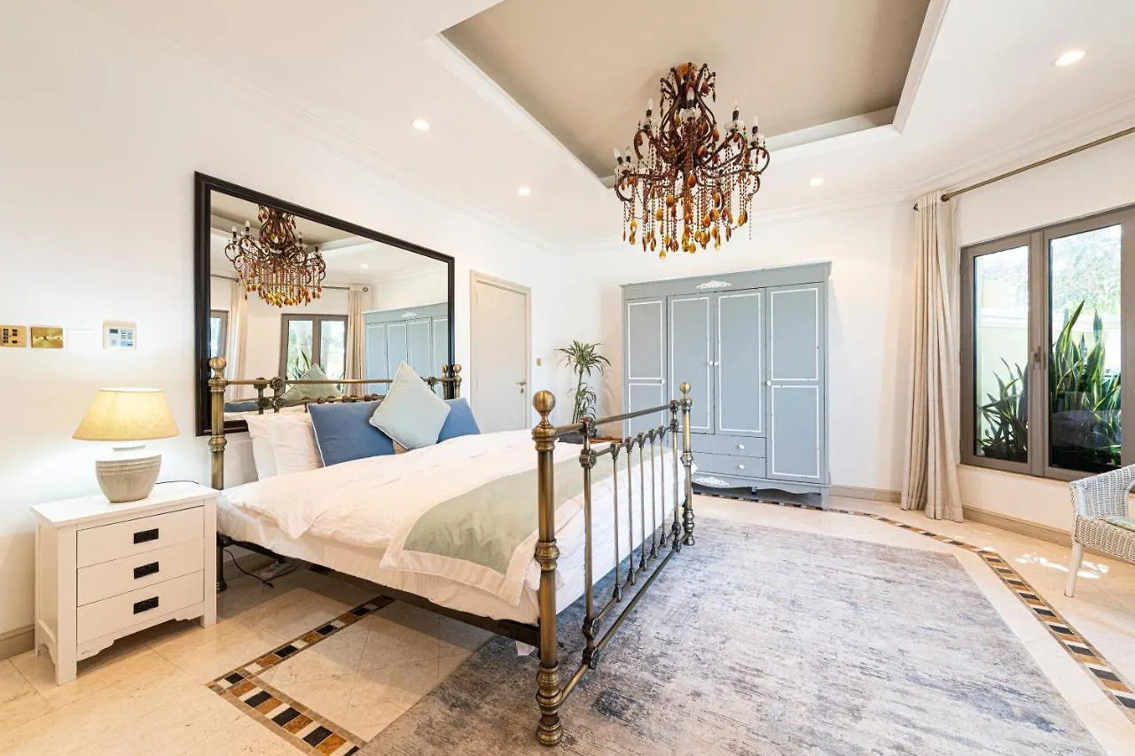 Palm Jumeirah Beachfront Private Pool Villa 5 Bedroom & 1 Maids Room With Access To Beach Dubai