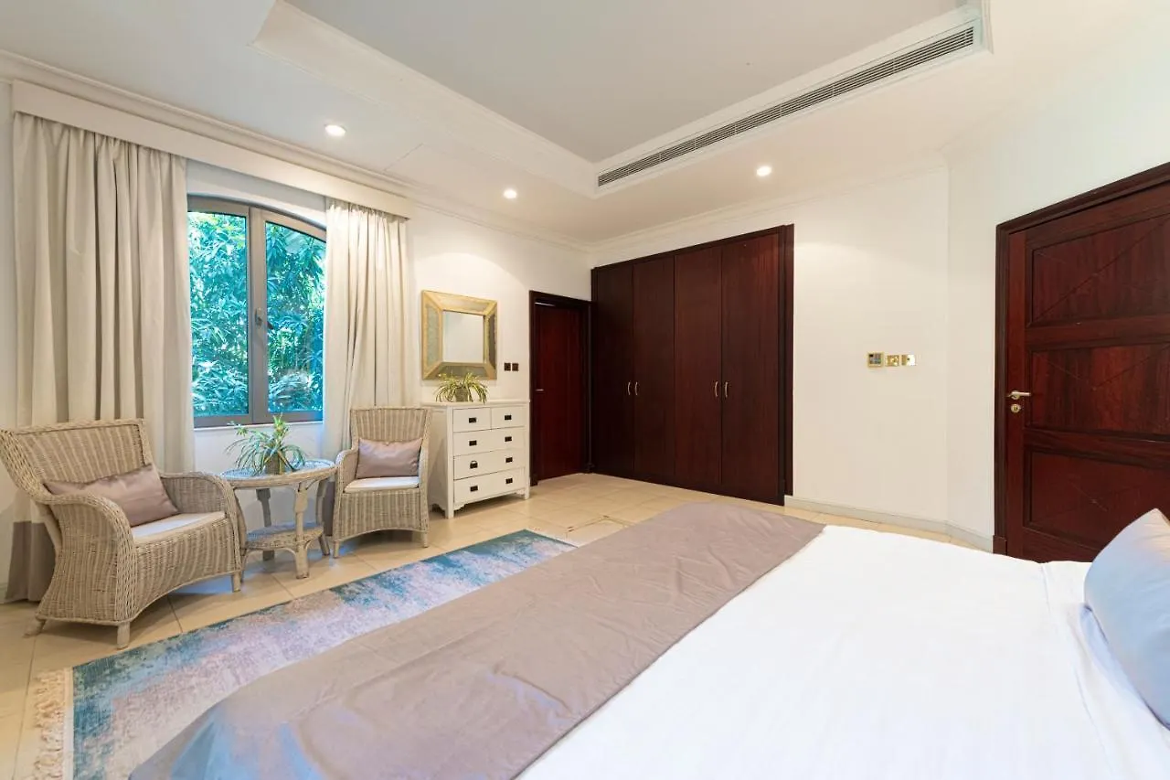 Palm Jumeirah Beachfront Private Pool Villa 5 Bedroom & 1 Maids Room With Access To Beach Dubai