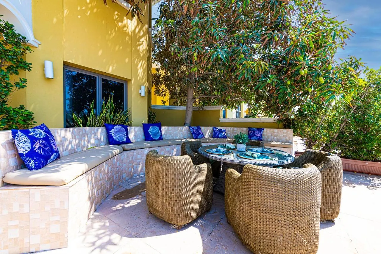 Palm Jumeirah Beachfront Private Pool Villa 5 Bedroom & 1 Maids Room With Access To Beach Dubaj